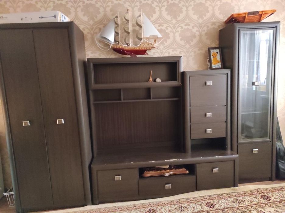 Продам мебель стенка , прихожая , стол тумба