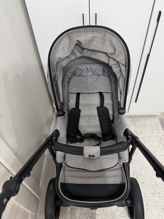 Продам коляску 2 в 1 Nuova Moon