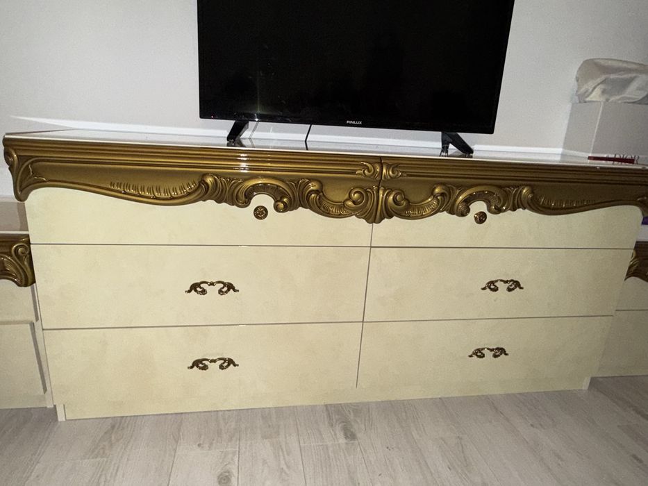 Comoda lemn dur dormoitor crem auriu