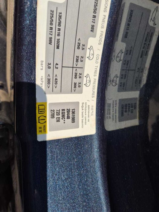 Dezmembram Peugeot 3008 an 2014 1.6 hdi bara fata /capota motor /trager/aripi