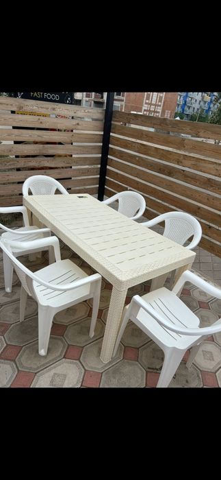 Стол со стульями