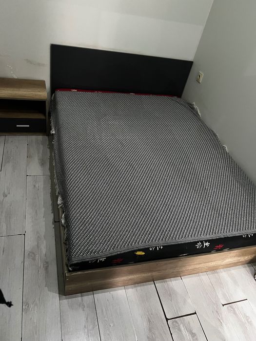 Спален комплект. Спалня , нощно шкафче , гардероб , скрин с огледало