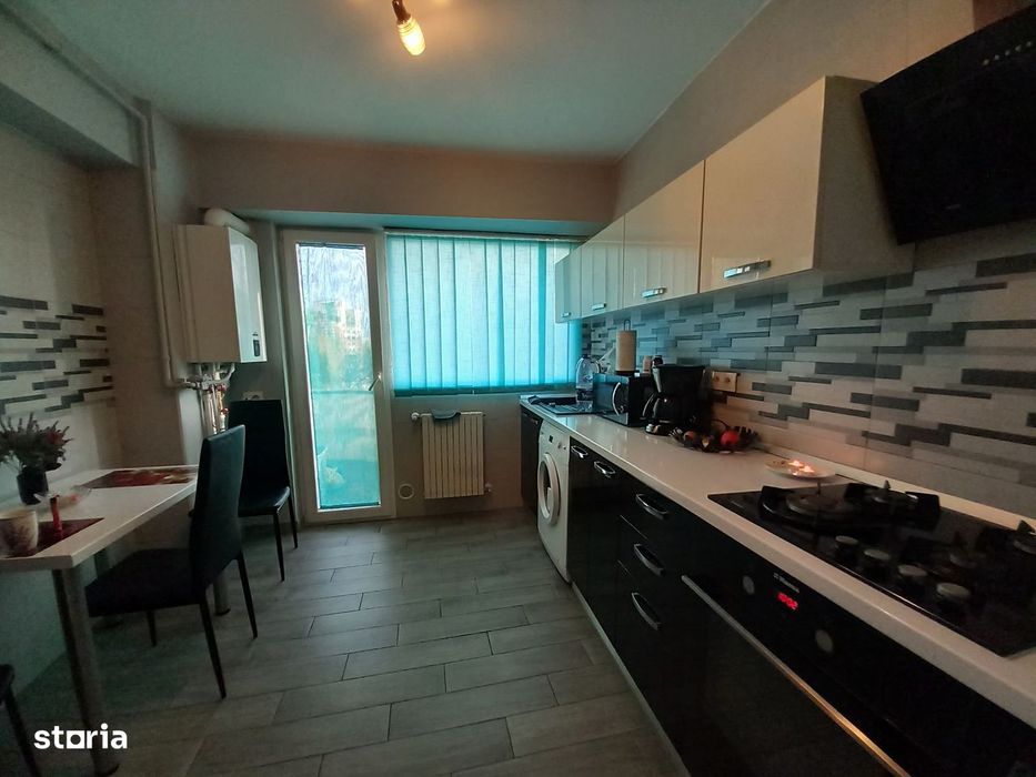 Bd. Unirii - vedere spre Parcul Mara, apartament 4 camere!