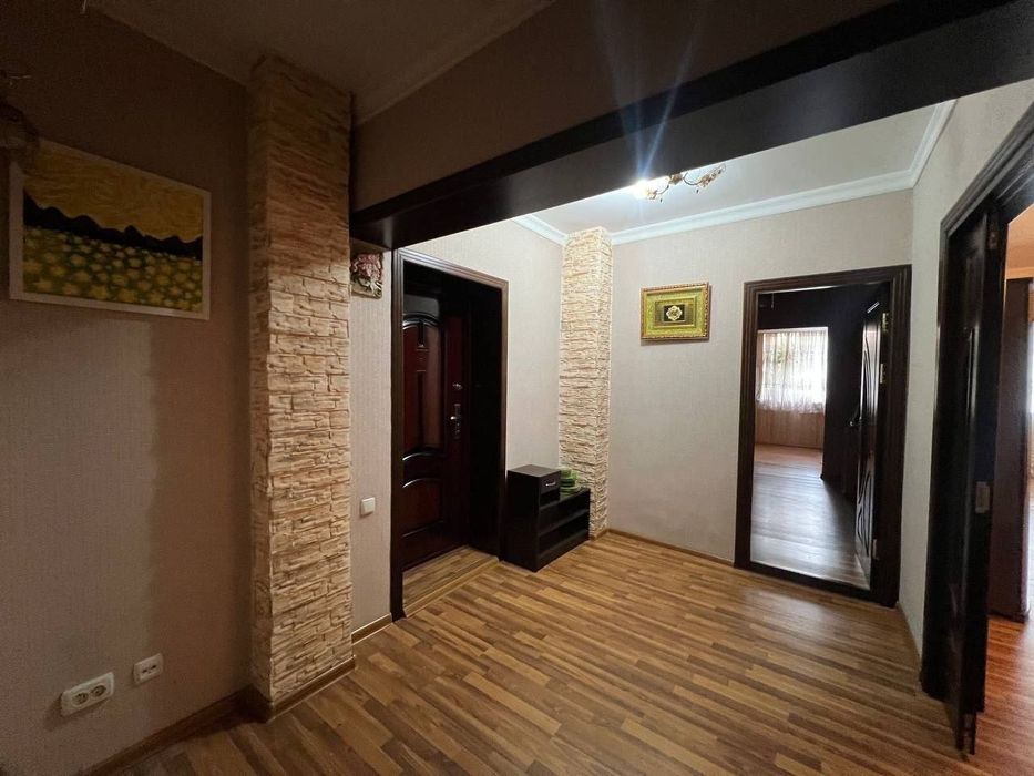 Продается 2х ком квартира, ориентир: Госпитальный рынок/Макро, 70м²