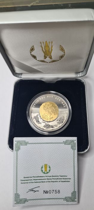 Продам монету серебро Атилла