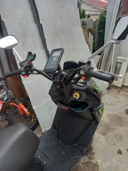 Скутер Макси BENNALI 200