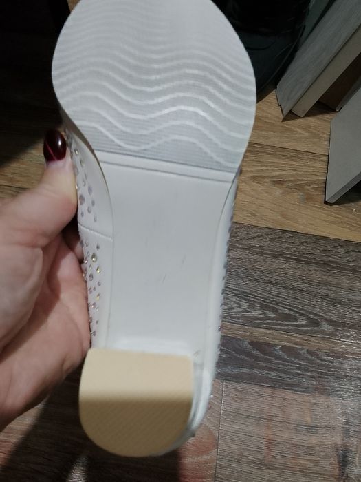 Продам обувь новая