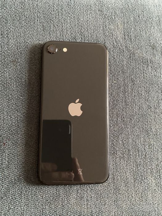 Продам iphone se 2020