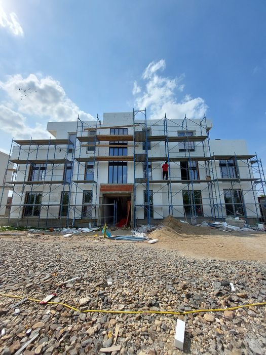 Inchiriem lift pentru materiale perfect in constructii si mutari, nacela, schela de inchiriat