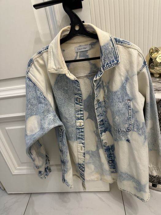 Calvin Klein , Zara.