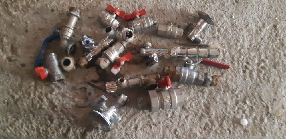 Piese pentru  instalații  sanitare