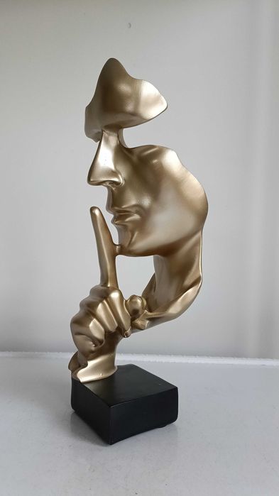" Мълчанието е злато " , абстрактна статуетка с размер 27 см.
