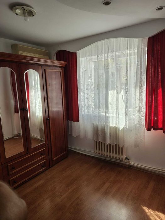 Închiriez apartament cu 2 camere