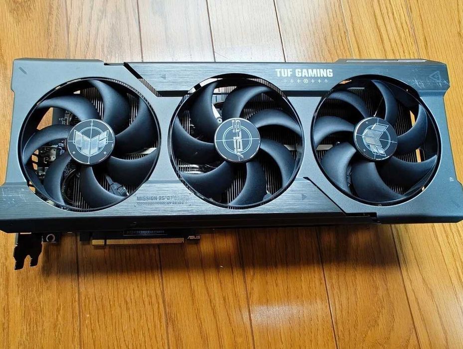 ASUS AMD Radeon RX 7900 XTX