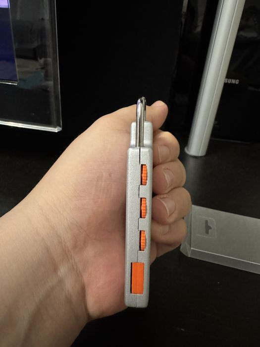 Замок для чемодан.