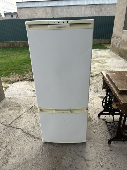 Старый холодильник