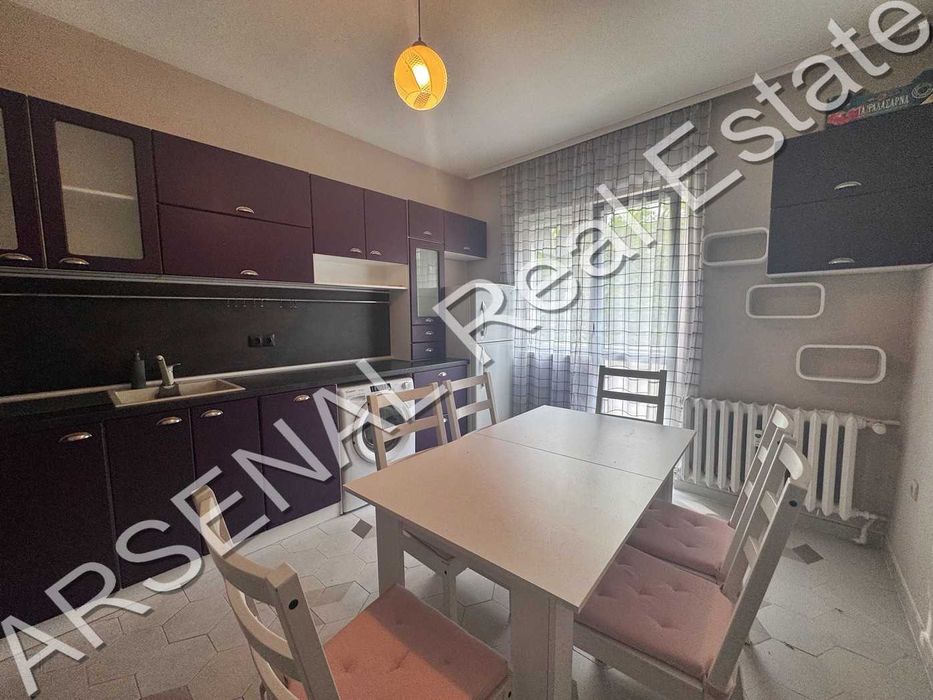 ПРОДАВА СЕ многостаен апартамент, кв. Изток