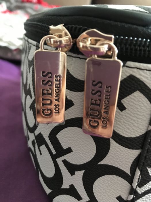 Vand geanta cosmetice guess