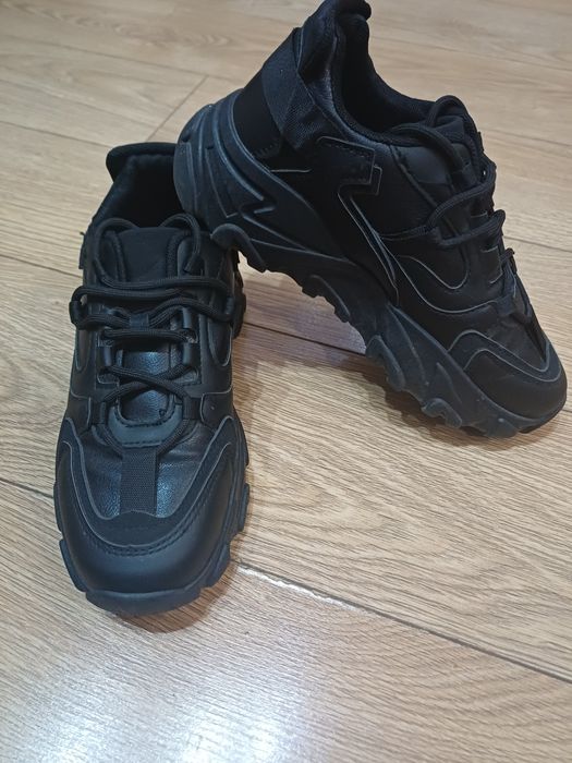 Черни кецове номер 37