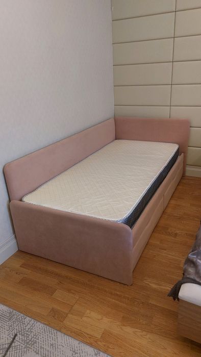 Кровать односпальная 90*200 с матрасом