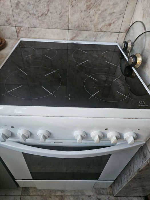 Печка “Indesit”