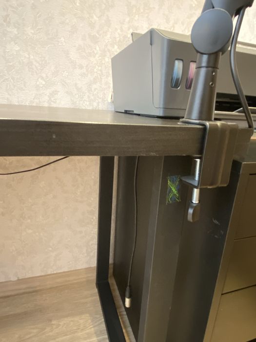 Письменный стол.