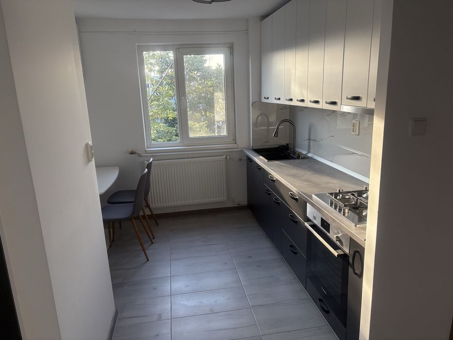 Inchiriez apartament 3 camere
