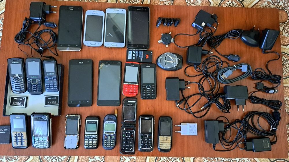 Сотовые телефоны