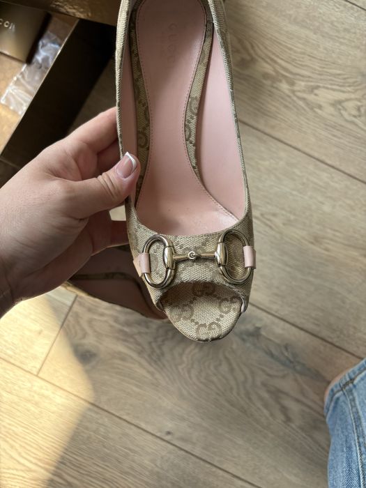Продам босоножки оригинал gucci