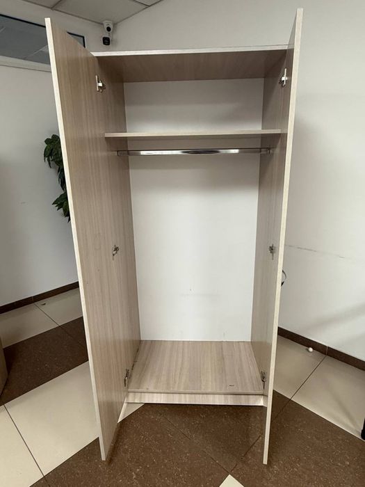 Продам 2 офисных шкафа