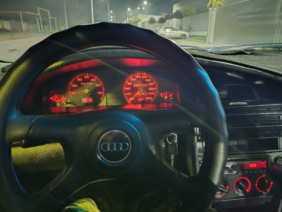 продам Ауди с4 объем 2.3