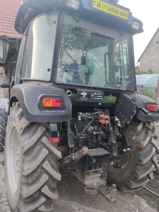 Vând tractor solis