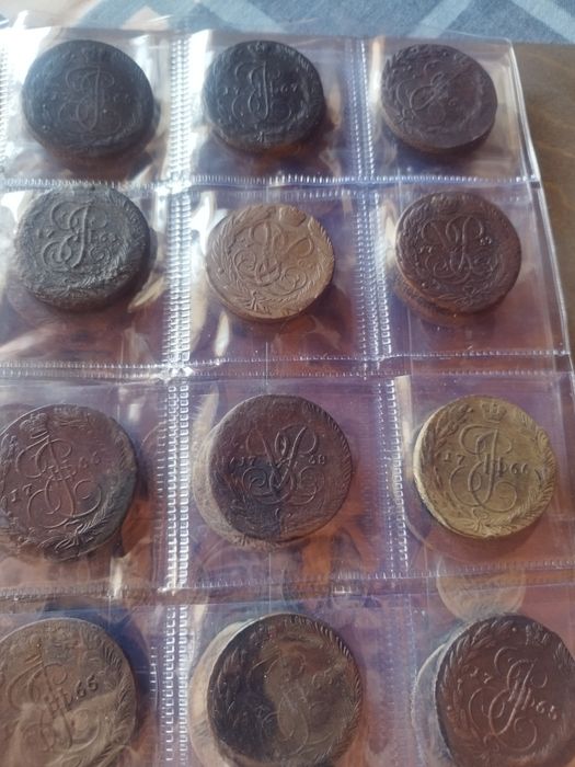 Продам альбом царских монет.