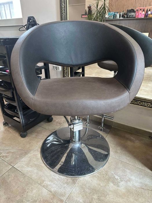 Професионално оборудване за фризьорски салон и маникюр