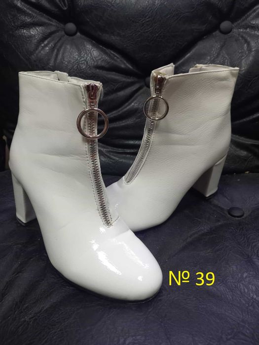 Бели боти - нови