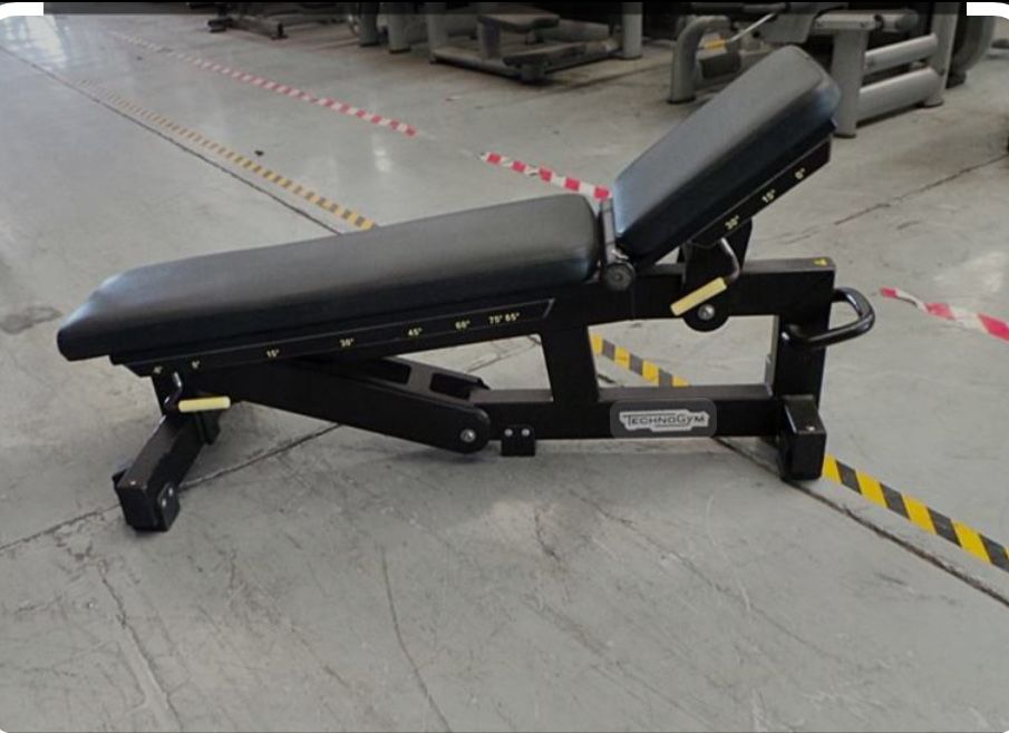 Depozit aparate Technogym pure strength