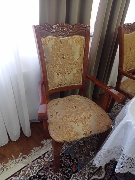 Стол и стулья, состояние отличное