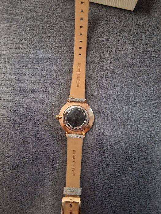 Ceas Michael Kors original – nepurtat – cu curele/accesorii extra