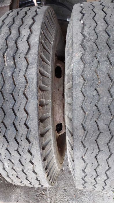 Cauciucuri noi de camion