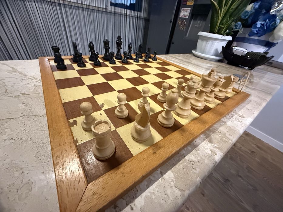 Винтидж комплект шахматна дъска и фигури (Made in Holland)