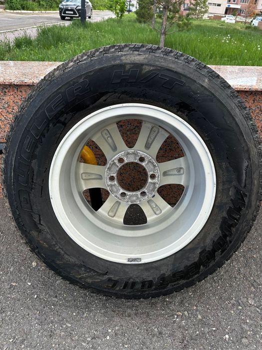 Продам шину с диском 265х65х17