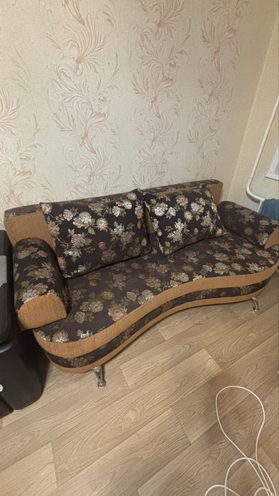 отдам два дивана даром