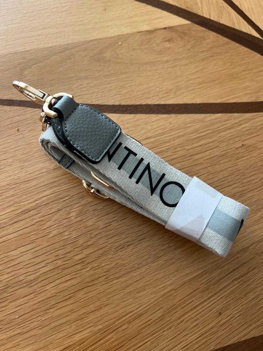 Продавам оригинална нова дамска чанта Valentino