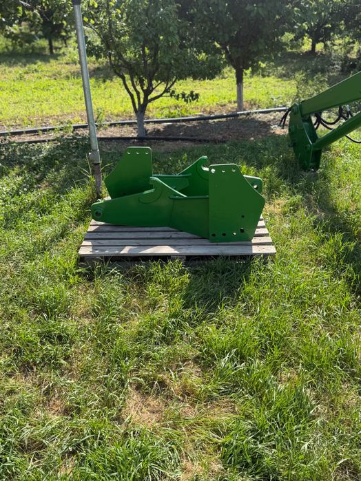 Încărcător frontal pentru tractoare john Deere