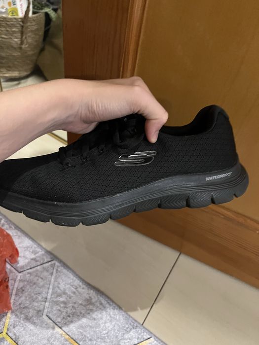 Кроссовки новые  Skechers
