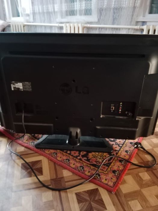 Продам телевизор lg .