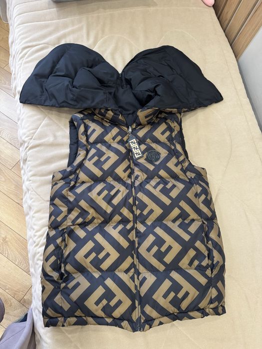 Продам женскую безрукавку