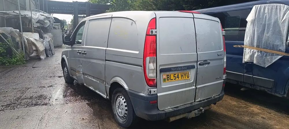 Dezmembrari / Dezmembrez Mercedes Vito 2.2 D646982(07T) cutie viteze manuala D716652(67Z) cod culoare 9744 (Vopsea argintiu strălucitor metalizat)