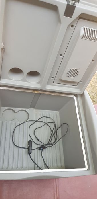 Lada frigorifica originala Sharan 7M