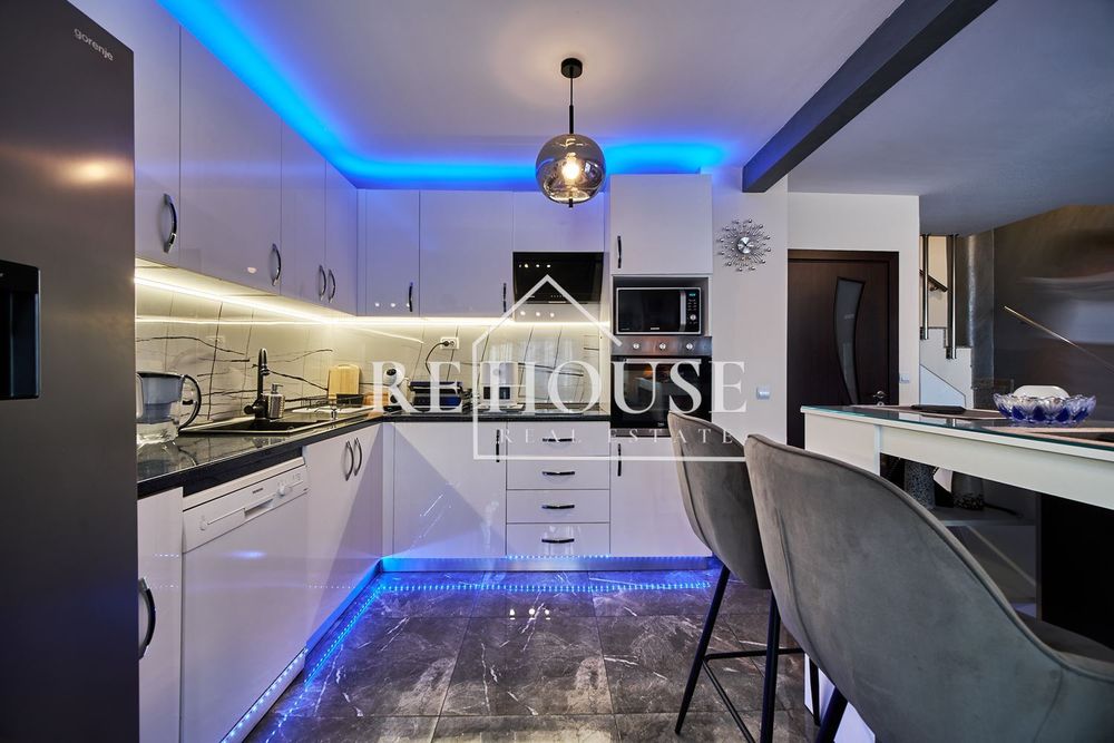 Продава се Тристаен апартамент в Варна, Левски - 102 кв.м за 2058 €/кв.м - Снимка #4